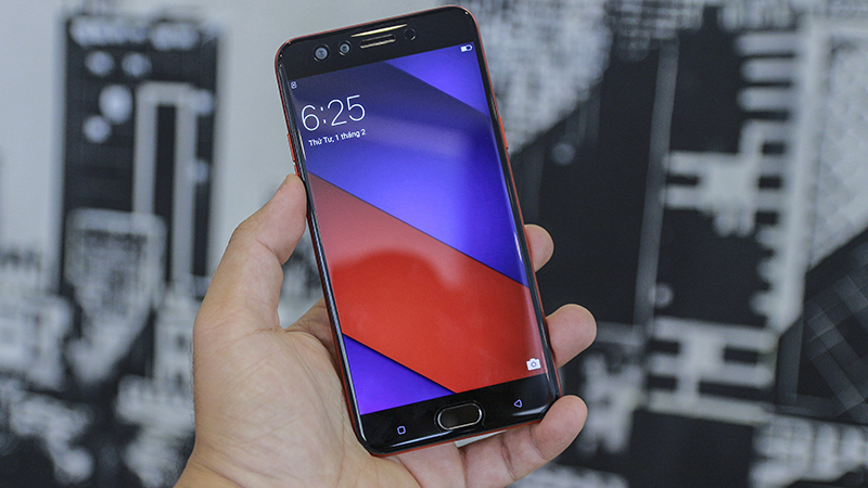 Trên tay Oppo F3 phiên bản Barcelona Trên tay Oppo F3 phiên bản Barcelona