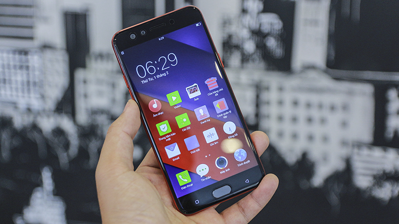 Trên tay Oppo F3 phiên bản Barcelona Trên tay Oppo F3 phiên bản Barcelona