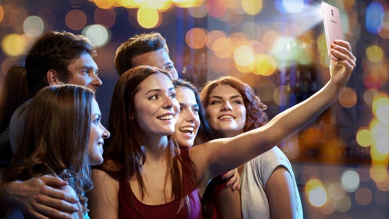 Galaxy C8 sắp lên kệ