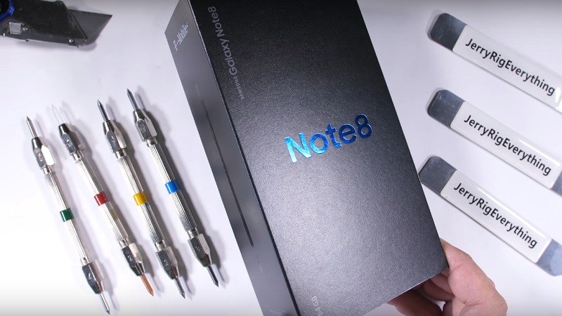 Dùng dao cào, hơ lửa, bẻ cong Galaxy Note 8 đến 3 lần: Kết quả rất ấn tượng
