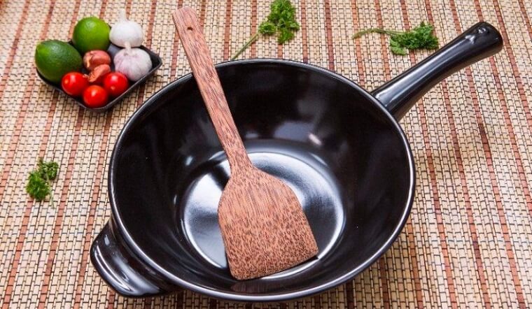 4 mẹo phục hồi khả năng chống dính của chảo bằng nguyên liệu trong bếp