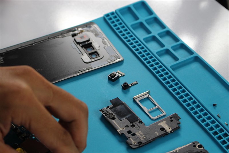 Camera trước 8 megapixel với ống kính f/1.8