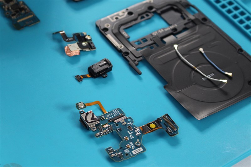 Cụm cổng USB-C, giắc tai nghe 3,5 mm được thiết kế dạng module