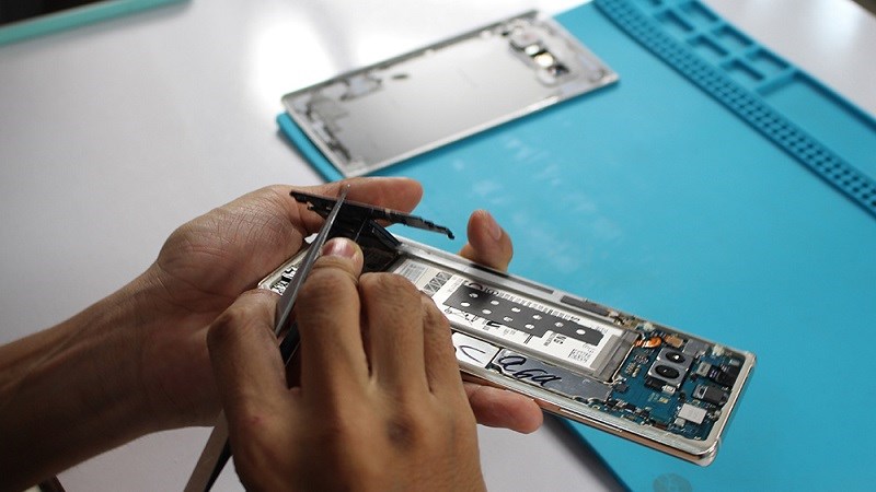 Mổ bụng Galaxy Note 8 đầu tiên tại Việt Nam: Cấu trúc linh kiện dạng module... Mổ bụng Galaxy Note 8 đầu tiên tại Việt Nam: Cấu trúc linh kiện dạng module...