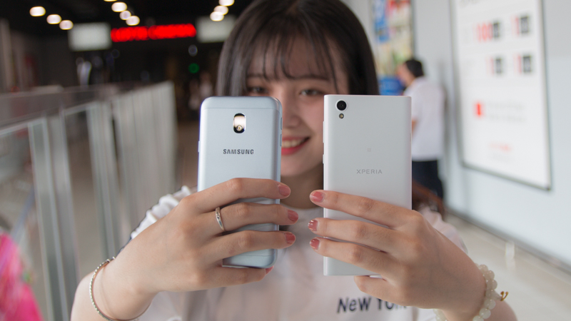 Xperia L1 vs Galaxy J3 Pro