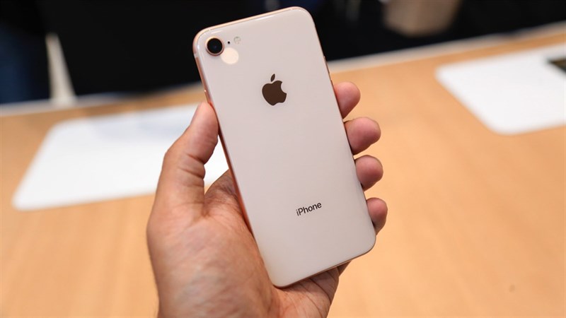 Việc so sánh iPhone 8 và iPhone 7 sẽ giúp bạn hiểu rõ hơn những thay đổi mà Apple mang lại cho phiên bản mới nhất. Với hiệu năng và tính năng cao hơn, iPhone 8 chắc chắn sẽ là lựa chọn tuyệt vời cho những người yêu công nghệ. Hãy cùng cân nhắc và lựa chọn một sản phẩm phù hợp với nhu cầu của mình.