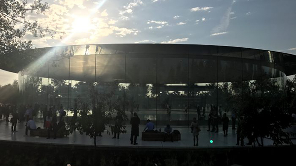 Sự kiện ra mắt iPhone 2017