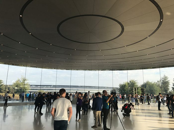 Sự kiện ra mắt iPhone 2017