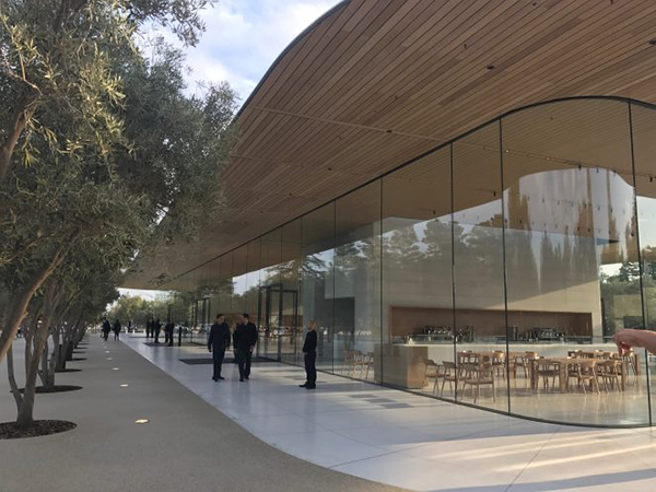 Sự kiện ra mắt iPhone 2017