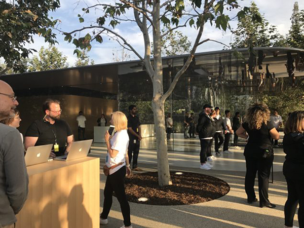 Sự kiện ra mắt iPhone 2017