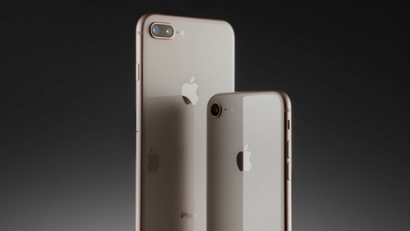 iPhone 8 và iPhone 8 Plus mang lại trải nghiệm tuyệt vời với màn hình Retina HD sắc nét. Sạc không dây mang lại tiện lợi và giúp bạn sử dụng điện thoại một cách linh hoạt. Xem ảnh liên quan để khám phá thêm thông tin về những tính năng đáng giá của sản phẩm.