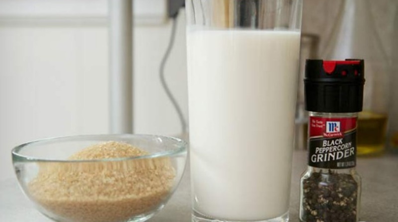 Sử dụng hỗn hợp sữa tươi, đường và hạt tiêu