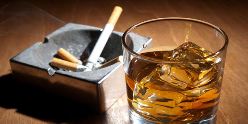 Smoking and drinking alcohol are harmful to the skin