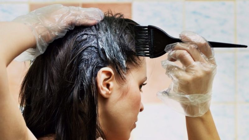Some tips to prevent hair dye from sticking to the skin