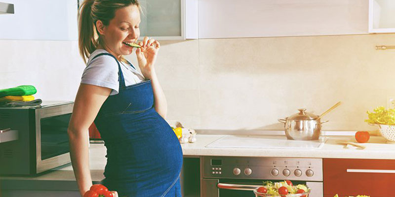 Phụ nữ mang thai không nên ăn pate