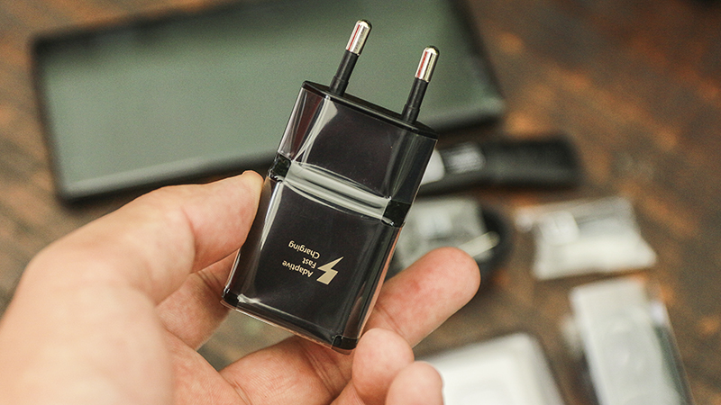 Trên tay Galaxy Note 8 chính hãng Trên tay Galaxy Note 8 chính hãng