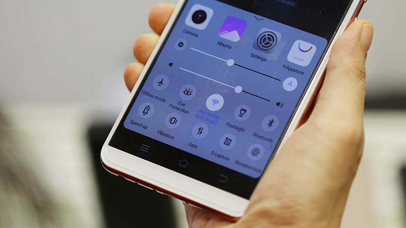 Bù lại, Vivo V7 Plus có thiết kế đẹp, cấu hình đủ dùng