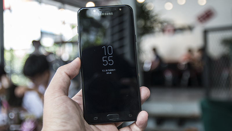 Trên tay Galaxy J7 Plus