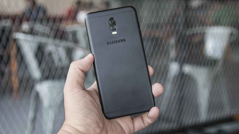 Trên tay Galaxy J7 Plus Trên tay Galaxy J7 Plus