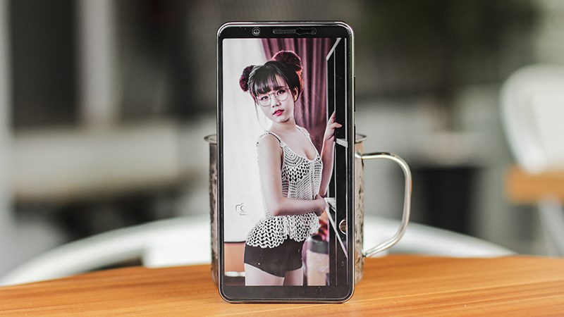 Trên tay Vivo V7 Plus Trên tay Vivo V7 Plus