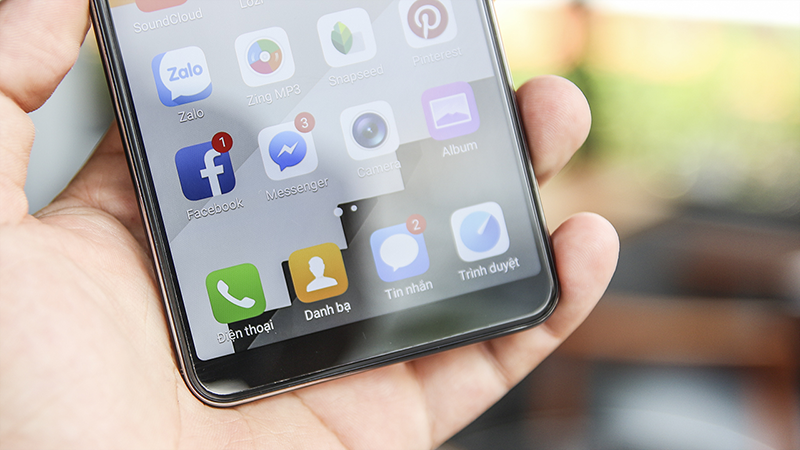 màn hình vô cực smartphone tầm trung