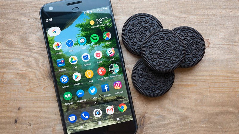 Google vừa đưa ra bảng thống kê phần trăm về phiên bản hệ điều hành Android trên tổng thiết bị toàn cầu tính tới tháng 10. Phiên bản 6.0 Marshmallow vẫn thông dụng nhất và phiên bản mới nhất 8.0 Oreo mới chỉ chiếm 0.2%. Bảng danh sách phiên bản Android phổ biến nhất, Oreo chỉ chiếm 0.2%