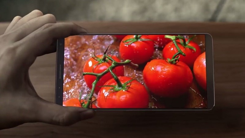 Năm 2018: Smartphone màn hình vô cực bị đội giá cao hơn vì...