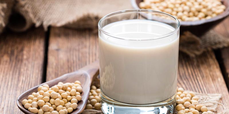 Trong sữa đậu nành có chất tryptophan là tiền thân của serotonin – có tác dụng gây buồn ngủ