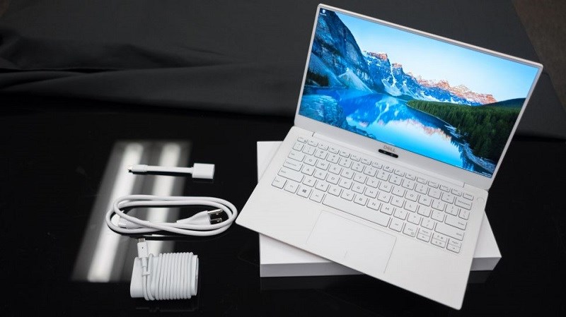 Trên tay Dell XPS 13 sắp trình làng tại sự kiện CES 2018!