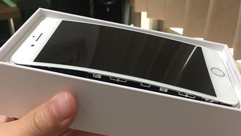 Đã có 6 trường hợp pin iPhone 8 sưng phồng, Apple đang xem xét điều tra