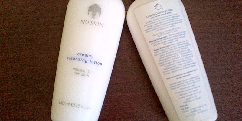 Sản phẩm sữa rửa mặt Nu Skin Pure Cleansing Gel do Cosmetic Laboratories of America (CLA)