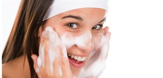 Có nên rửa mặt vào buổi sáng?