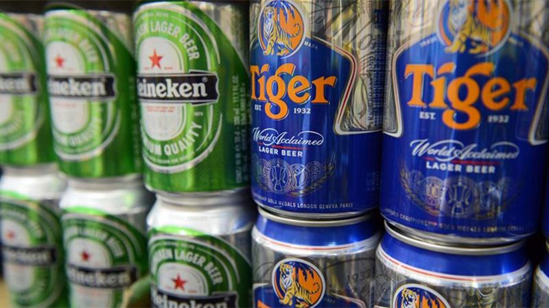 Bạn nên uống bia Tiger hay Heineken?