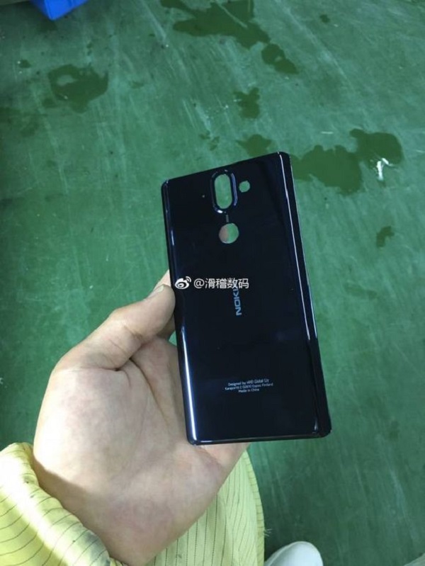 Mặt lưng Nokia 9 màu đen bóng lộ ảnh thực tế