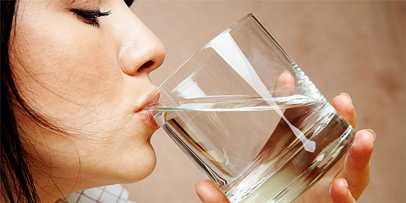 Uống nhiều nước khi bị ngộ độc bột ngọt