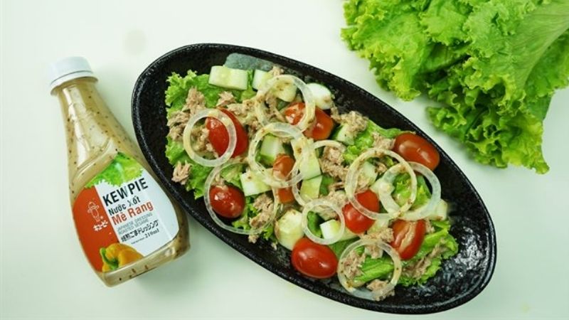 Salad xà lách cá ngừ với sốt Kewpie