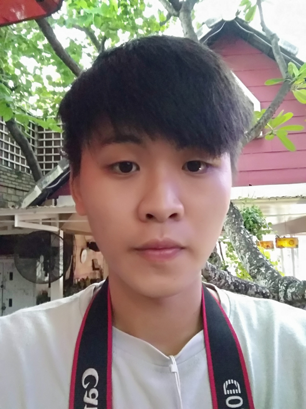 Ảnh chụp từ camera selfie Ảnh chụp từ camera selfie