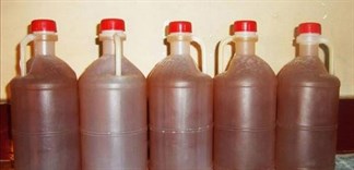 Lật tẩy công nghệ làm mật ong giả