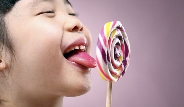 Cho trẻ ăn kẹo thế nào để không gây hại?