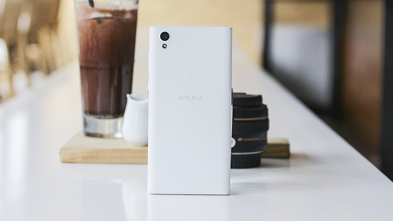 Trên tay Xperia L1 màu trắng