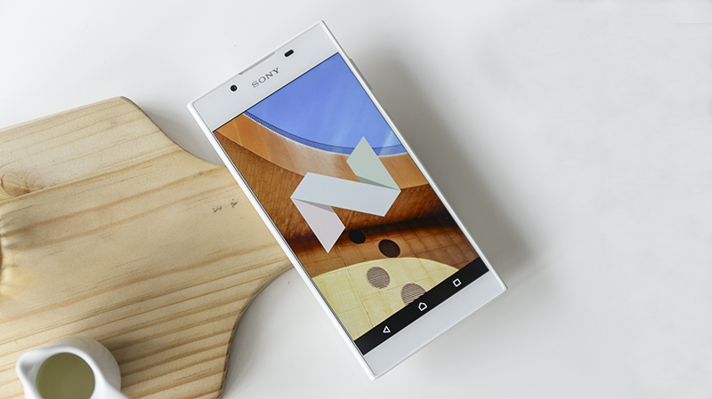 Trên tay Xperia L1 màu trắng