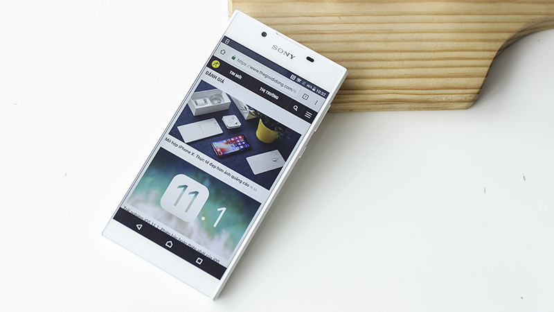 Trên tay Xperia L1 màu trắng