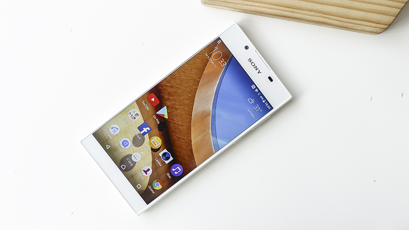 Trên tay Xperia L1 màu trắng