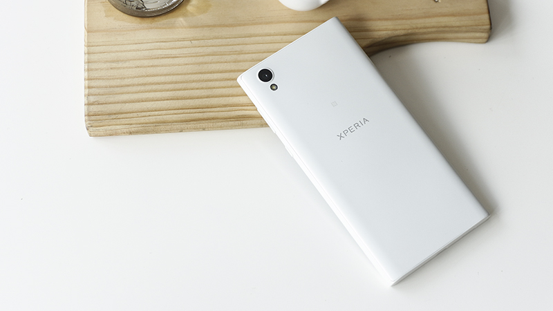 Trên tay Xperia L1 màu trắng