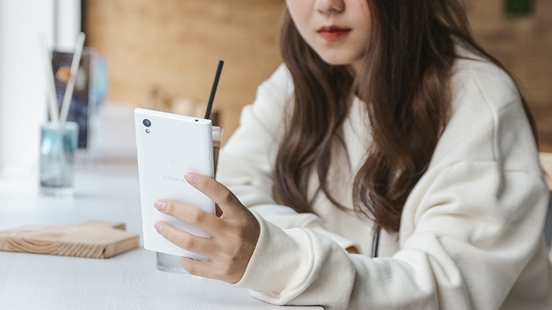 Trên tay Xperia L1 màu trắng