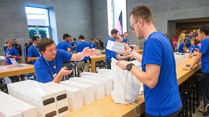 iPhone X sẽ được giao sớm hơn và máy luôn có sẵn ở Apple Store iPhone X sẽ được giao sớm hơn và máy luôn có sẵn ở Apple Store