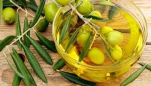 Cách dùng dầu olive nguyên chất để dưỡng tóc cực hiệu quả