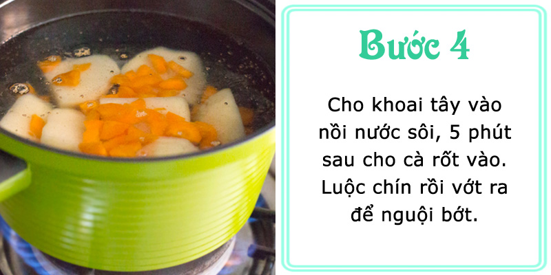 Luộc khoai tây và cà rốt