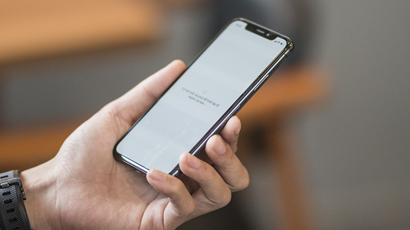 Trên tay iPhone X màu đen