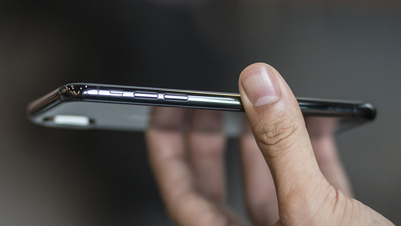 Trên tay iPhone X màu đen